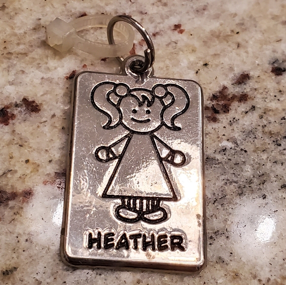 JEWELRY MODERN TO VINTAGE . ART GLASS . DISHES VINTAGE . CLOTHES OF ALL KINDS - Picture 5 of 8